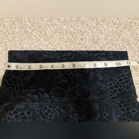 Lululemon Wunder Under Hi-Rise 1/2 Tight *Full-On Luxtreme 17" size 4 - Picture 8 of 10
